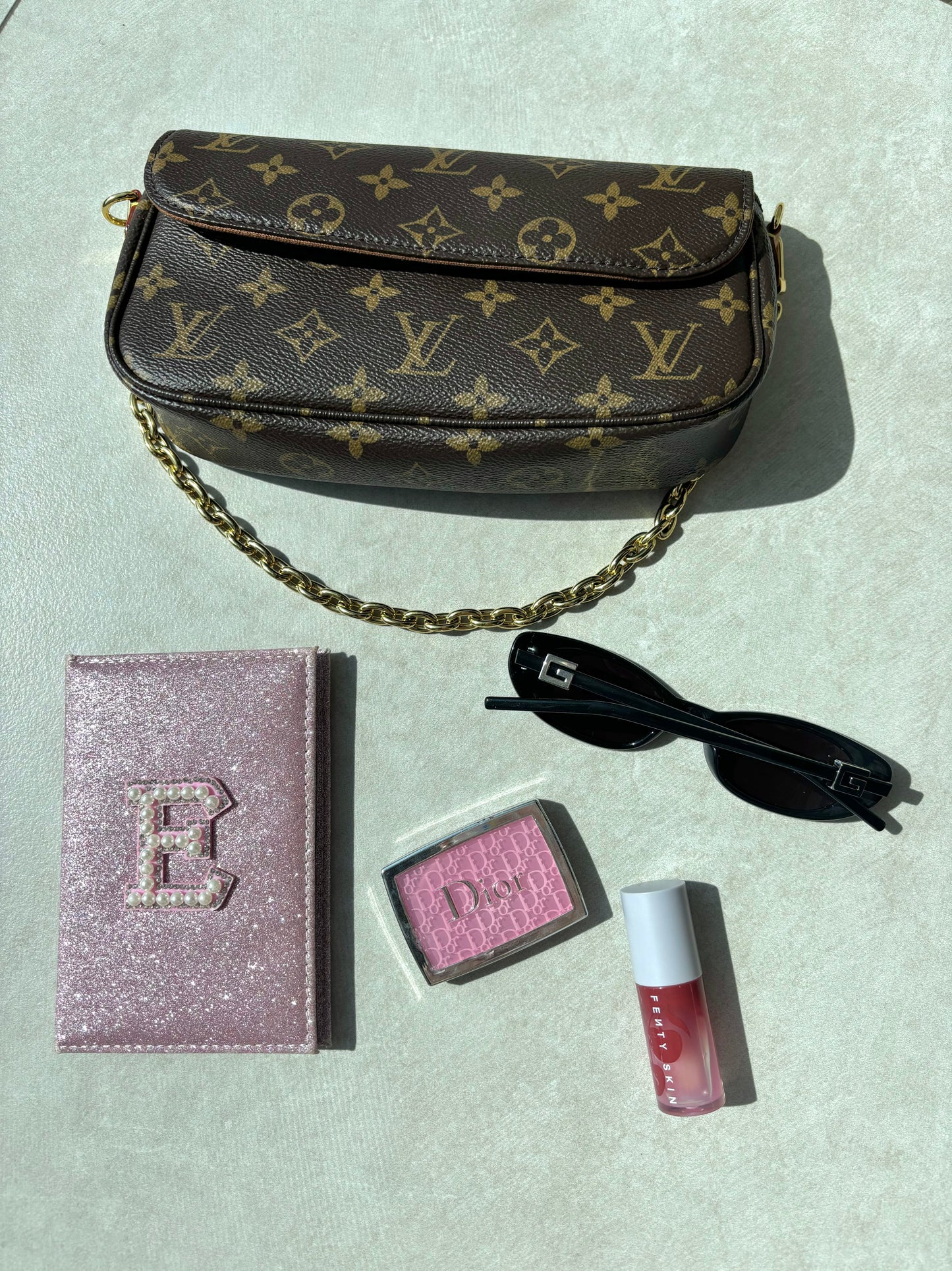 The Eiranel Passport Holder Pink